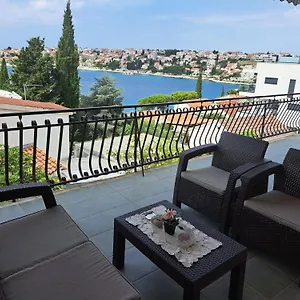 Apartment Maiden